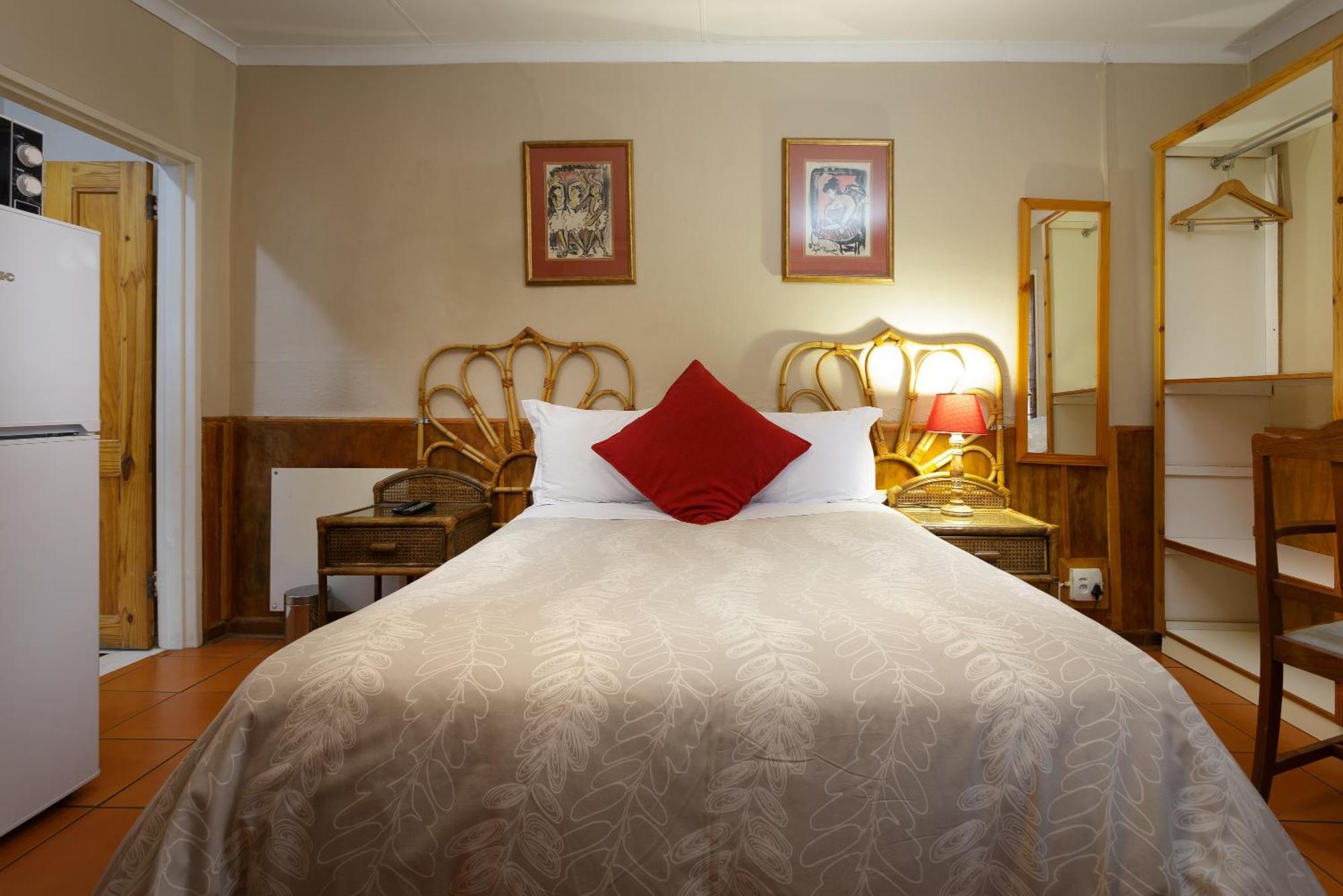 Horse And Mill Guesthouse Colesberg Buitenkant foto